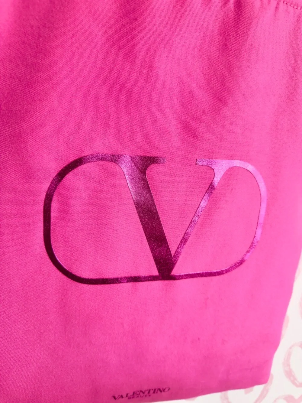 Valentino Beauty Tote w Power Bank Charger